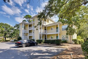 Apartment (2 Bedrooms) | Interior - 2 Mi to Ocean! Poolside Escape in Miramar Beach (Miramar Beach)