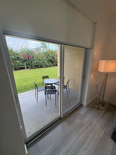 Modern 3/2 apt in kissimmee FL with pool, jacuzzi, gym, bbq, pets welcome