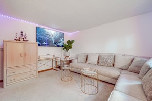House (6 Bedrooms) | Interior