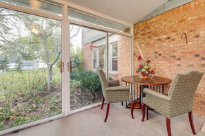 House (6 Bedrooms) | Interior