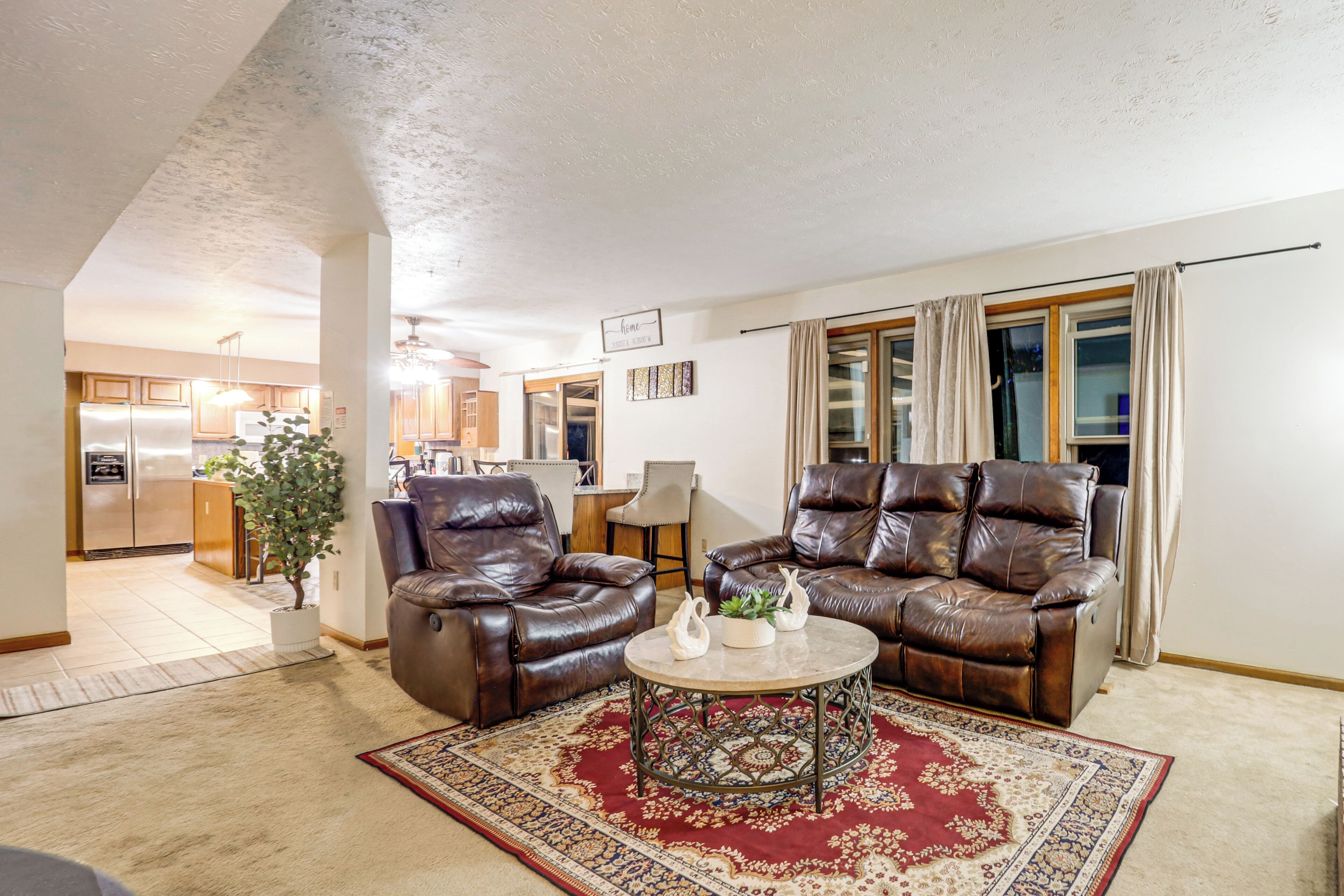 House (6 Bedrooms) | Interior