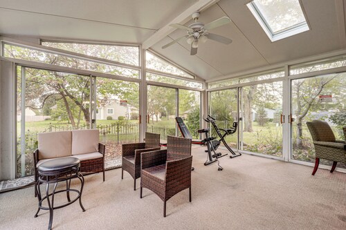 Families Welcome! Spacious Suburban Home in Dayton