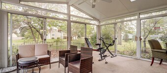 Families Welcome! Spacious Suburban Home in Dayton