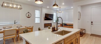 Great for Families! Newly Built Home in Aurora