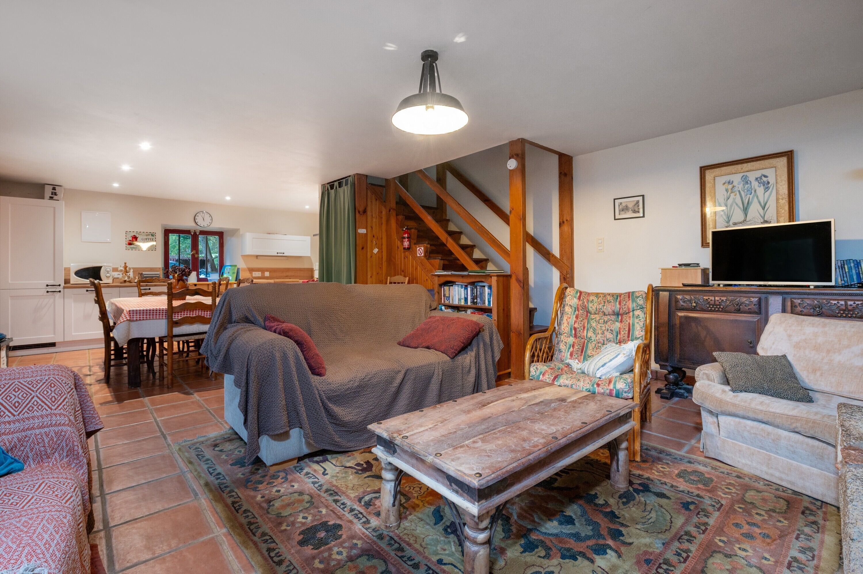 Televisio, takka, DVD-soitin