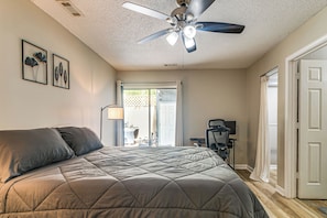 Interior - Pet-friendly Raleigh Townhome Near Medical Centers (Raleigh)
