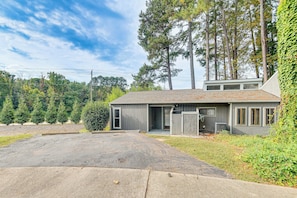 Interior - Pet-friendly Raleigh Townhome Near Medical Centers (Raleigh)