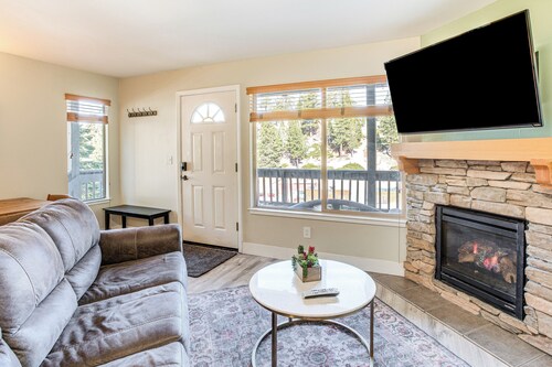 1 Mi to Stagecoach Chairlift: Stateline Condo