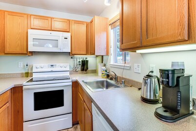 1 Mi to Stagecoach Chairlift: Stateline Condo