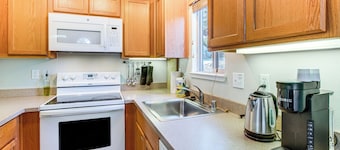 1 Mi to Stagecoach Chairlift: Stateline Condo