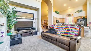 House (5 Bedrooms) | Interior