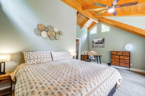 Interior - Mtn Views & Spacious Deck! Modern Caldwell Getaway (Caldwell)