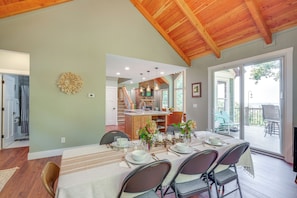 House (4 Bedrooms) | Interior - Mtn Views & Spacious Deck! Modern Caldwell Getaway (Caldwell)