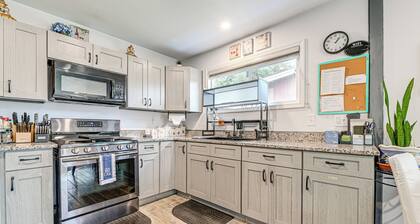 Fish & Hike: Quiet Smith River Cabin Near Ocean!