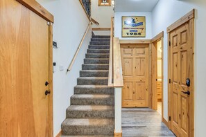 A wooden staircase leading to a landing with a sign above it. - Mtn-view Cabin w/ Private Hot Tub in Georgetown! (Georgetown)