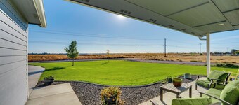 Walk to Moses Lake! Family Home w/ Fenced Yard