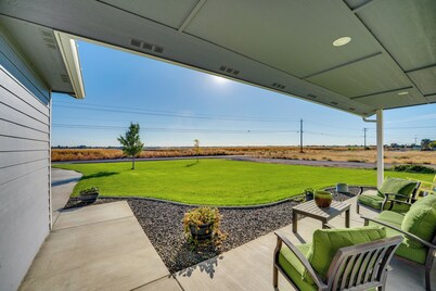 Walk to Moses Lake! Family Home w/ Fenced Yard