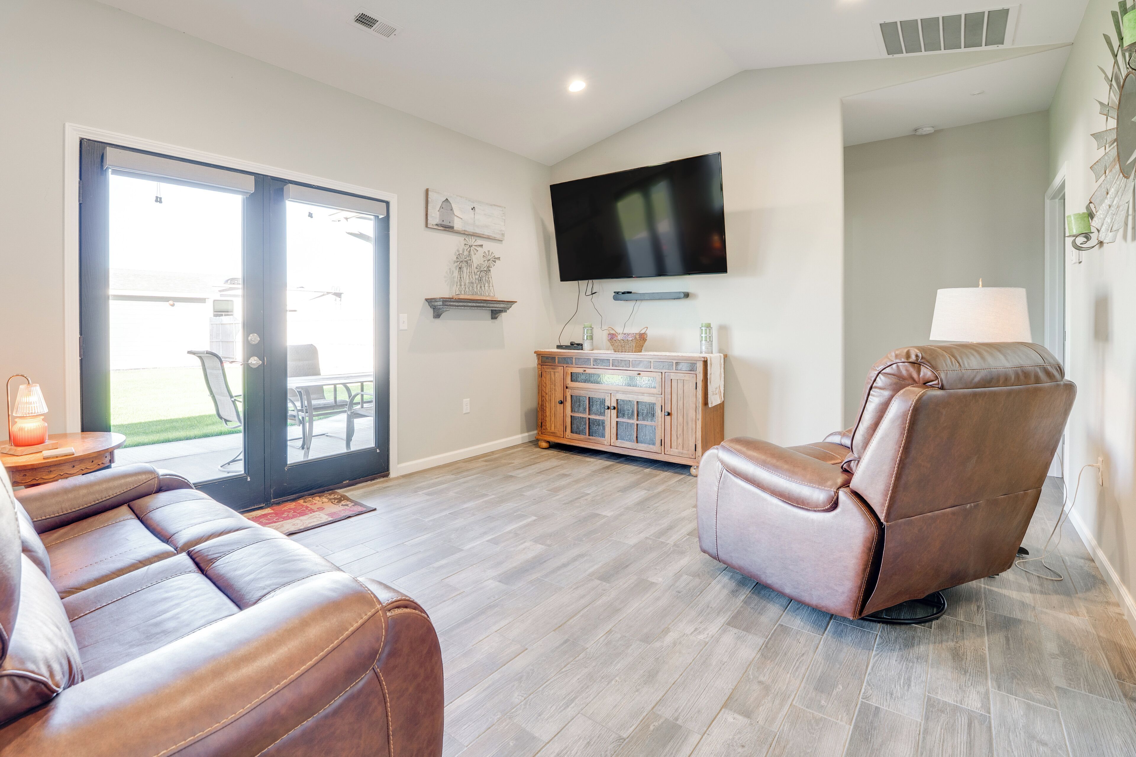 House (3 Bedrooms) | Front of property