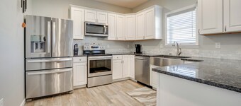 Walk to Moses Lake! Family Home w/ Fenced Yard