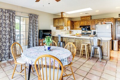 Hiking Nearby! Mountain-view Home Outside ABQ