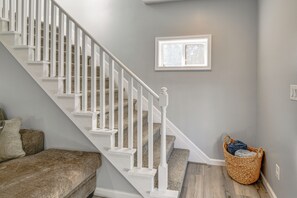 House (3 Bedrooms) | Interior - Walk to Main Street! Updated Norwich Home (Norwich)