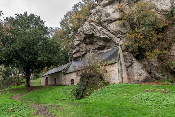Exterior - Holiday Home 'Breton Gildas' with Shared Terrace, Shared Garden and Wi-Fi (Bieuzy-les-Eaux)
