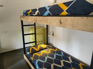Bunk Bed | Hypo-allergenic bedding, blackout drapes, soundproofing, free WiFi - Urban Mad – Villas & Studio (Morjim)