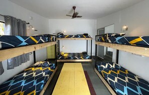 Bunk Bed - Urban Mad – Villas & Studio (Morjim)