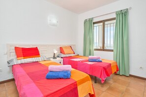 4 Schlafzimmer, Bügeleisen/Bügelbrett, WLAN, Bettwäsche