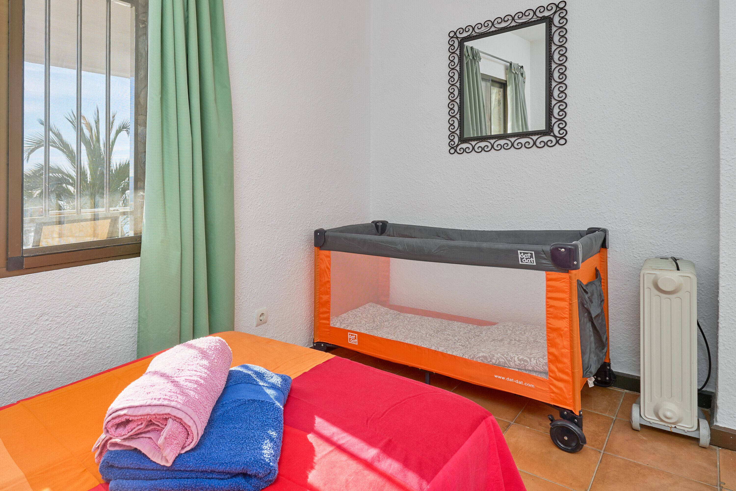 4 chambres, fer et planche à repasser, Wi-Fi, draps fournis