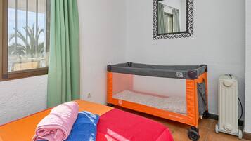 4 habitaciones, tabla de planchar con plancha, wifi y ropa de cama