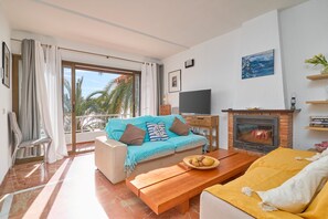 TV - Villa 'El Nido' with Sea View, Wi-Fi and Air Conditioning (Almuñécar)
