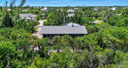 Your Island Oasis Awaits on Sanibel - Near Beach