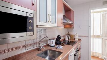 Refrigerador, microondas, horno, placa de cocina