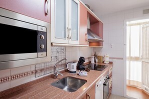 Refrigerador, microondas, horno, placa de cocina