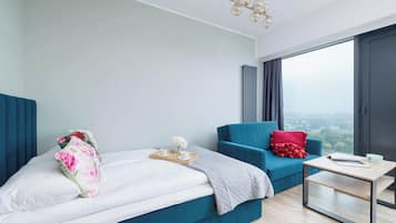 Iron/ironing board, WiFi, bed sheets