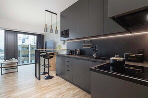 Fridge, microwave, stovetop, dishwasher