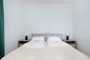 2 bedrooms, desk, iron/ironing board, travel crib - Teatralna 8 | Wrocław | Azure Apartment | Air Conditioning (Wrocław)