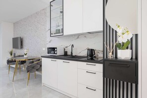 Fridge, microwave, stovetop, cookware/dishes/utensils