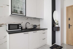 Fridge, microwave, stovetop, cookware/dishes/utensils
