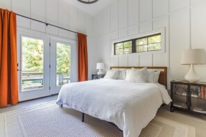 2 soverom, skrivebord, strykejern/-brett og wi-fi (inkludert)