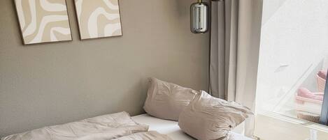 1 bedroom, WiFi, bed sheets