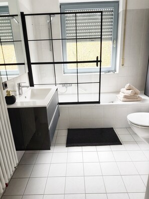 Shower, hair dryer, towels