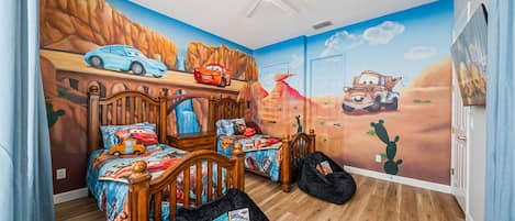 4 bedrooms, iron/ironing board, WiFi, bed sheets