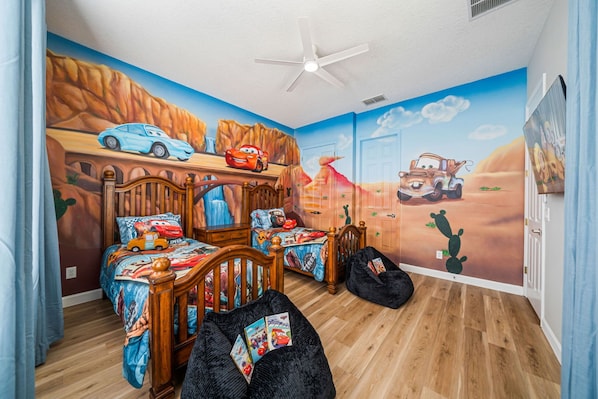 4 bedrooms, iron/ironing board, WiFi, bed sheets