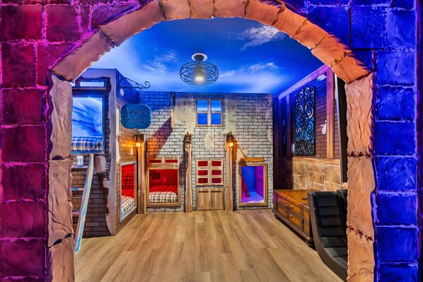 5 habitaciones, tabla de planchar con plancha, wifi y ropa de cama 