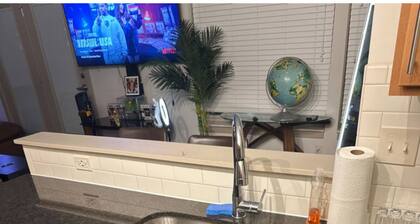 Chic 1-bedroom apartment with fitness room and streaming services in Detroit