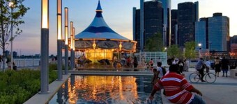 Chic 1-bedroom apartment with fitness room and streaming services in Detroit