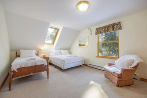 3 bedrooms, desk, iron/ironing board, travel cot