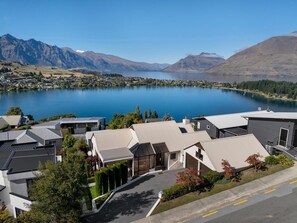 Exterior - Queenstown Hill Comfort, 3BR, Views, Fireplace (Queenstown)